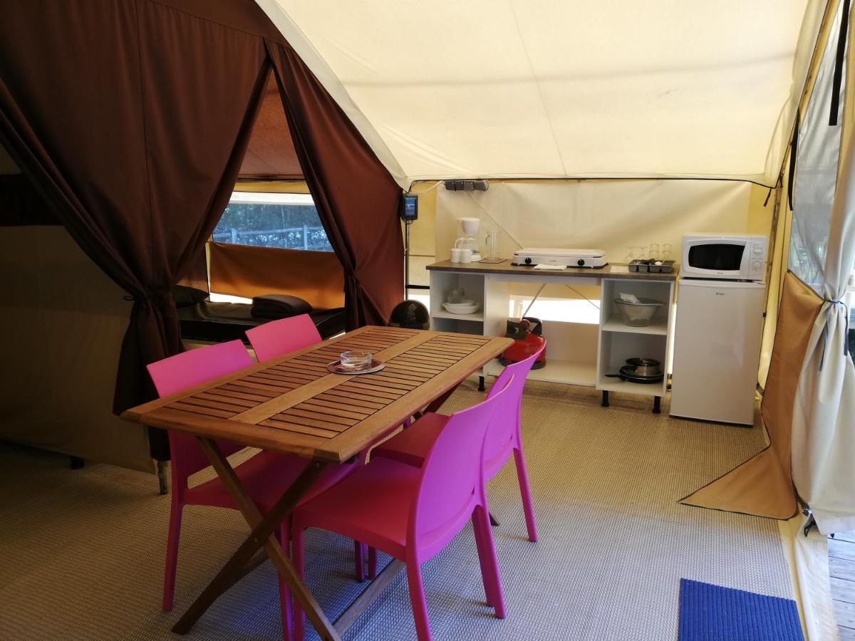 Hotel Camping La Fritillaire Savigny-en-véron Exteriér fotografie